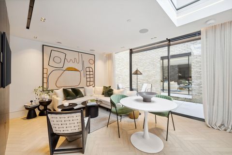 Regents Park, Marylebone, London W1B