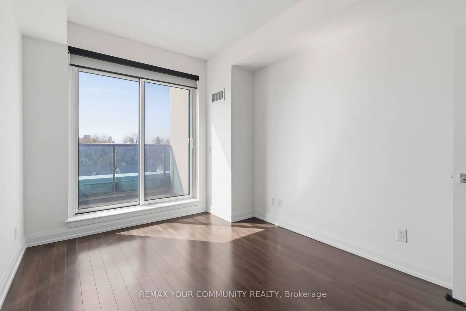 Additional image 7 of 7167 Yonge Street 418