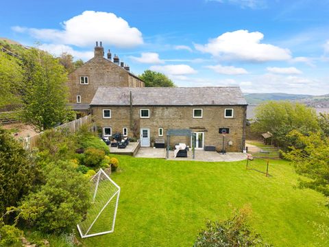 Whinstones, Briery Busk Farm, Stocksbridge S36