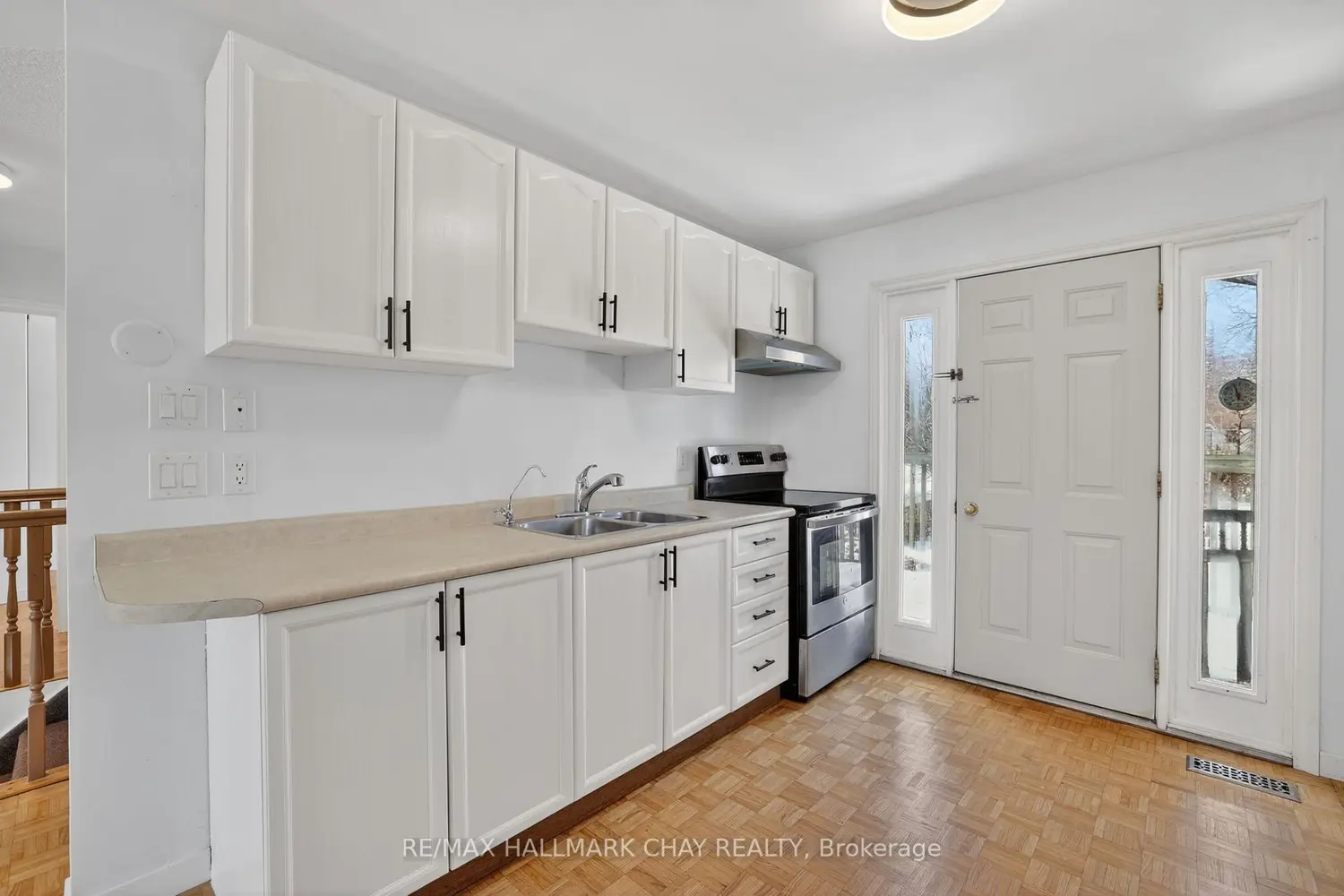 704 Brock Street photo 2
