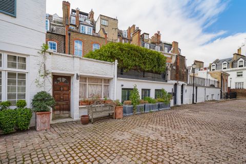 Pont Street Mews, Knightsbridge, London SW1X