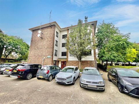 Summerwood Road, Isleworth TW7