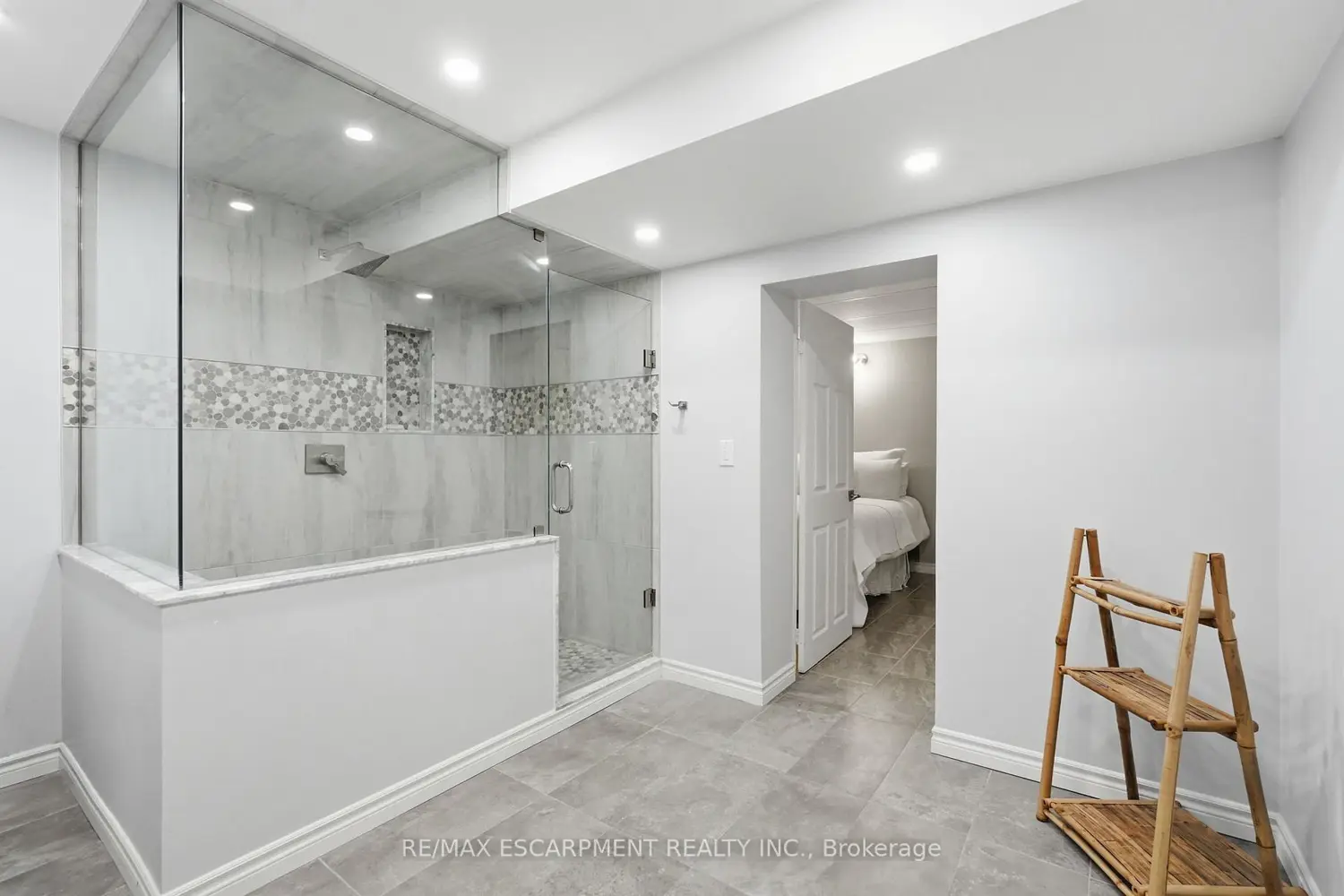 Additional image 10 of 19 Concession 5 E