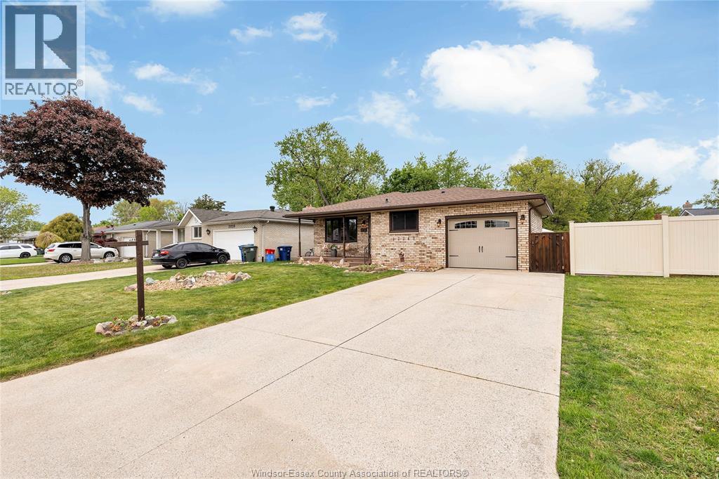 12240 Cedarwood , Tecumseh, ON, N8N2W2 photo 5