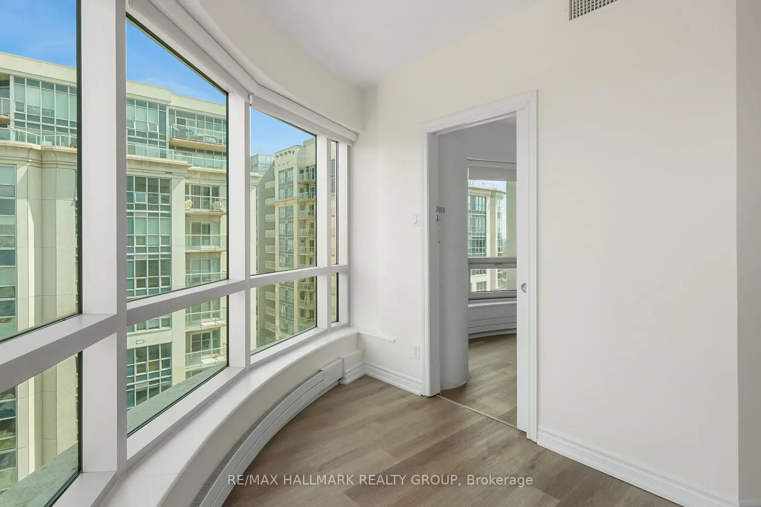 234 Rideau Street 2404 photo 5