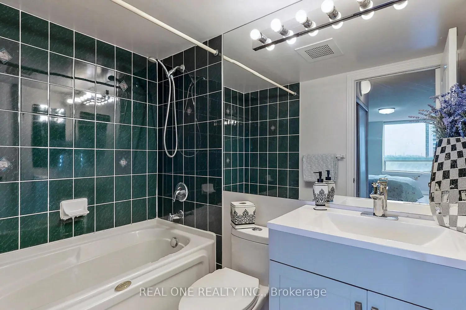 Additional image 11 of 88 Grandview Way 1203