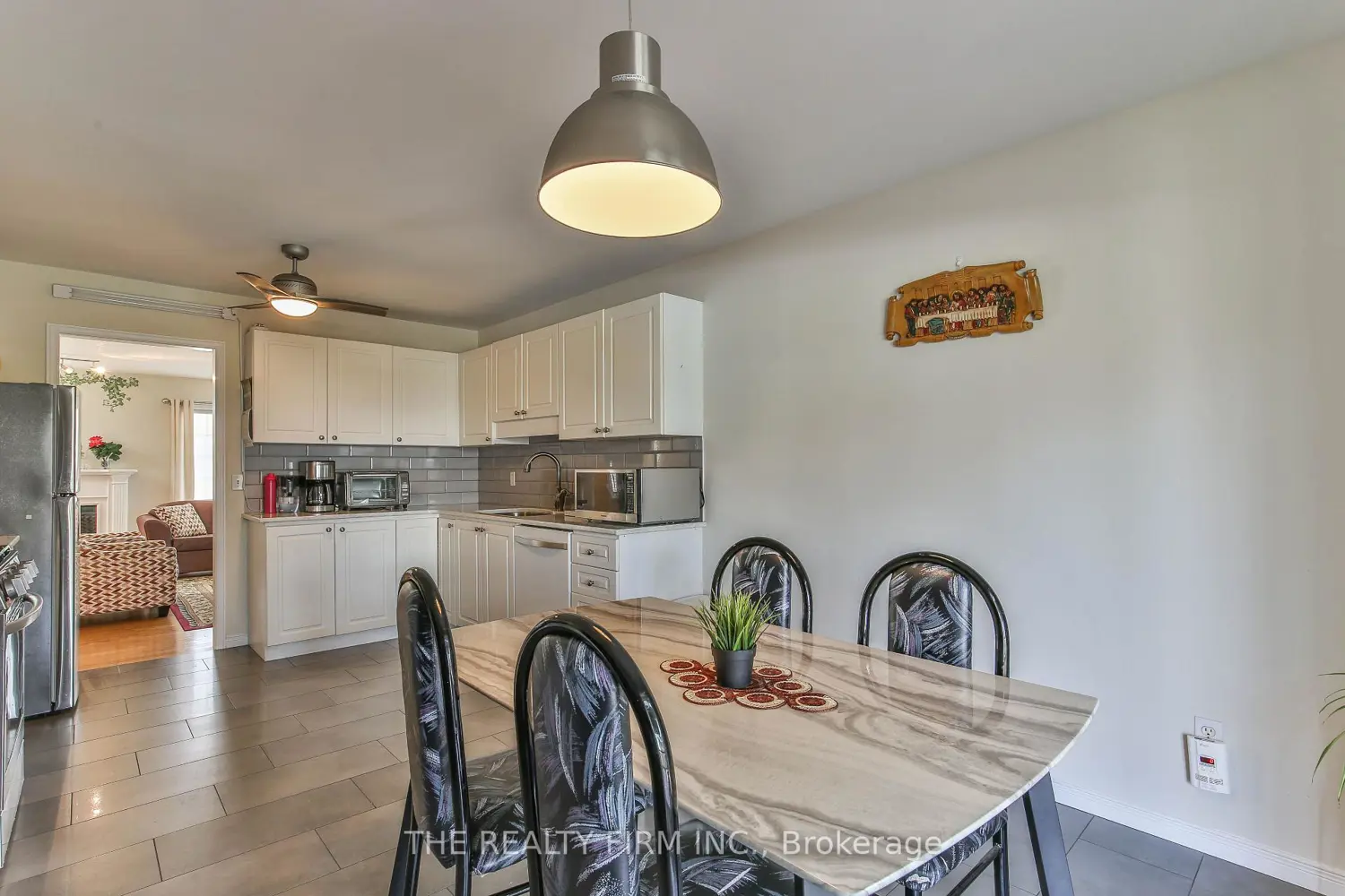 Additional image 13 of 100 Stroud Crescent 11