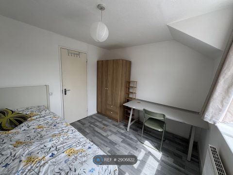 Gadwall Way, London SE28, Room to rent