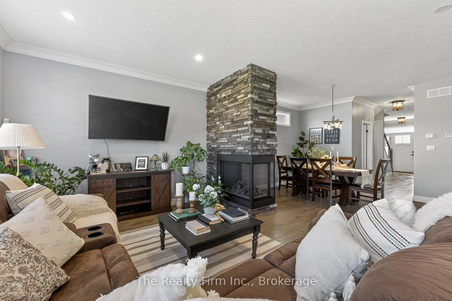 193 Hemlock Street photo 2