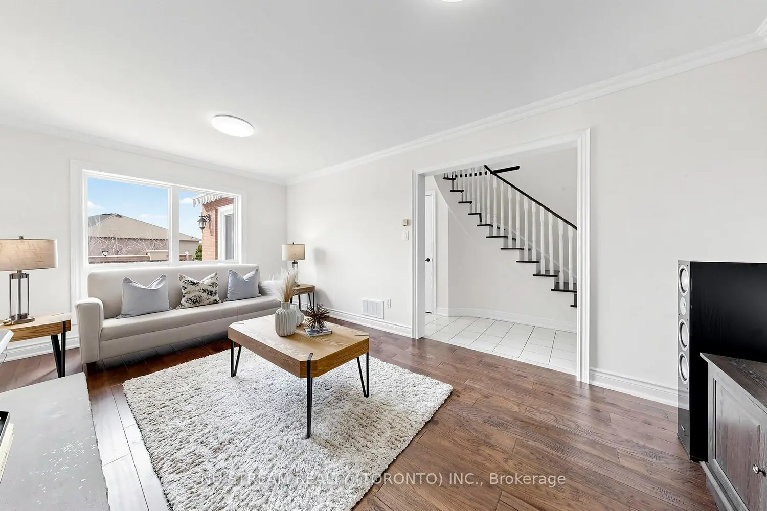 528 Veale Place photo 3