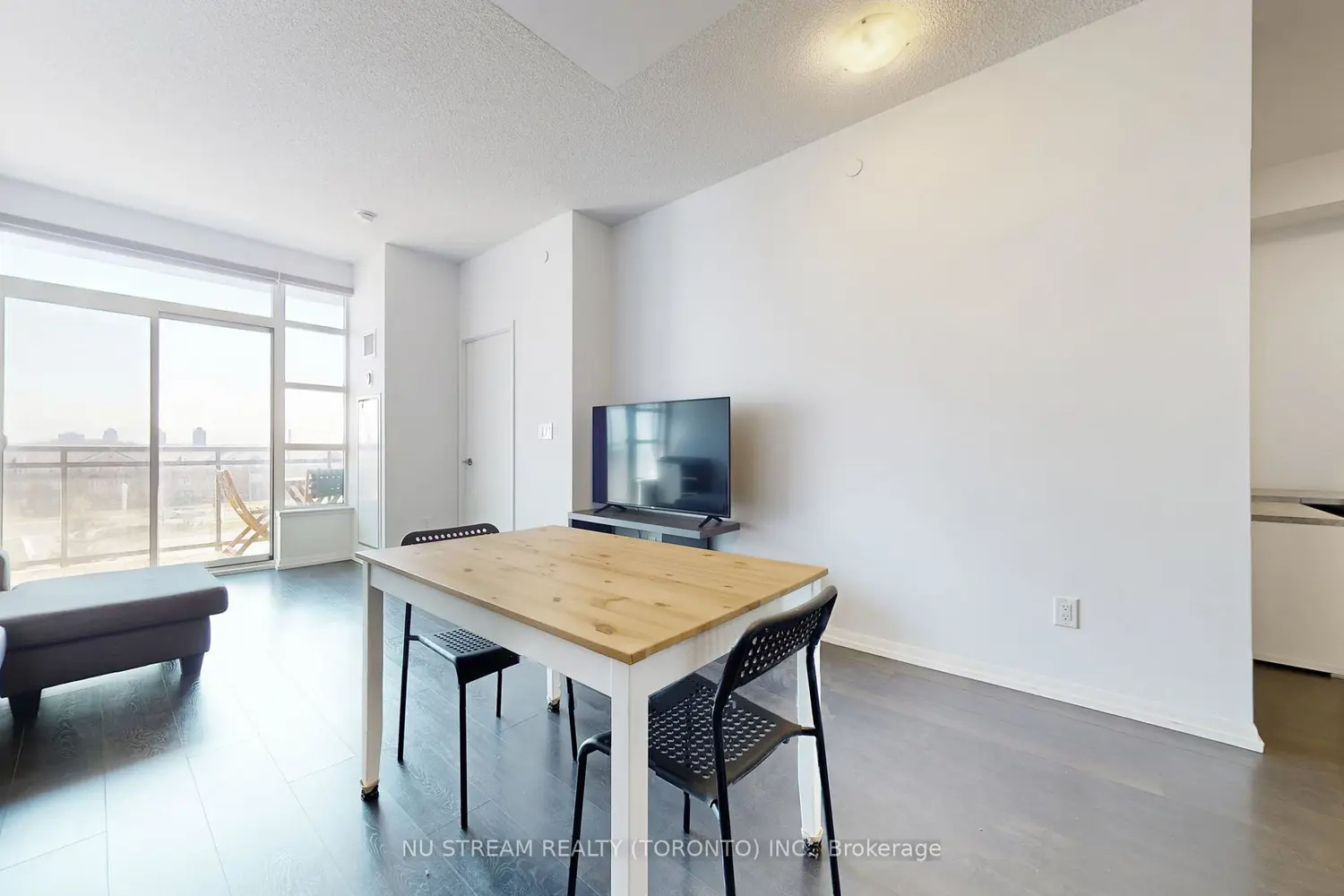 Additional image 7 of 540 Bur Oak Avenue 535