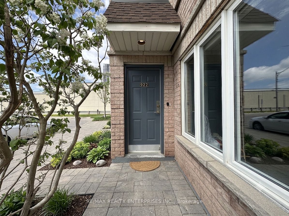 Additional image 2 of 102-52 Aerodrome Crescent, Toronto, ON, M4G 4J1