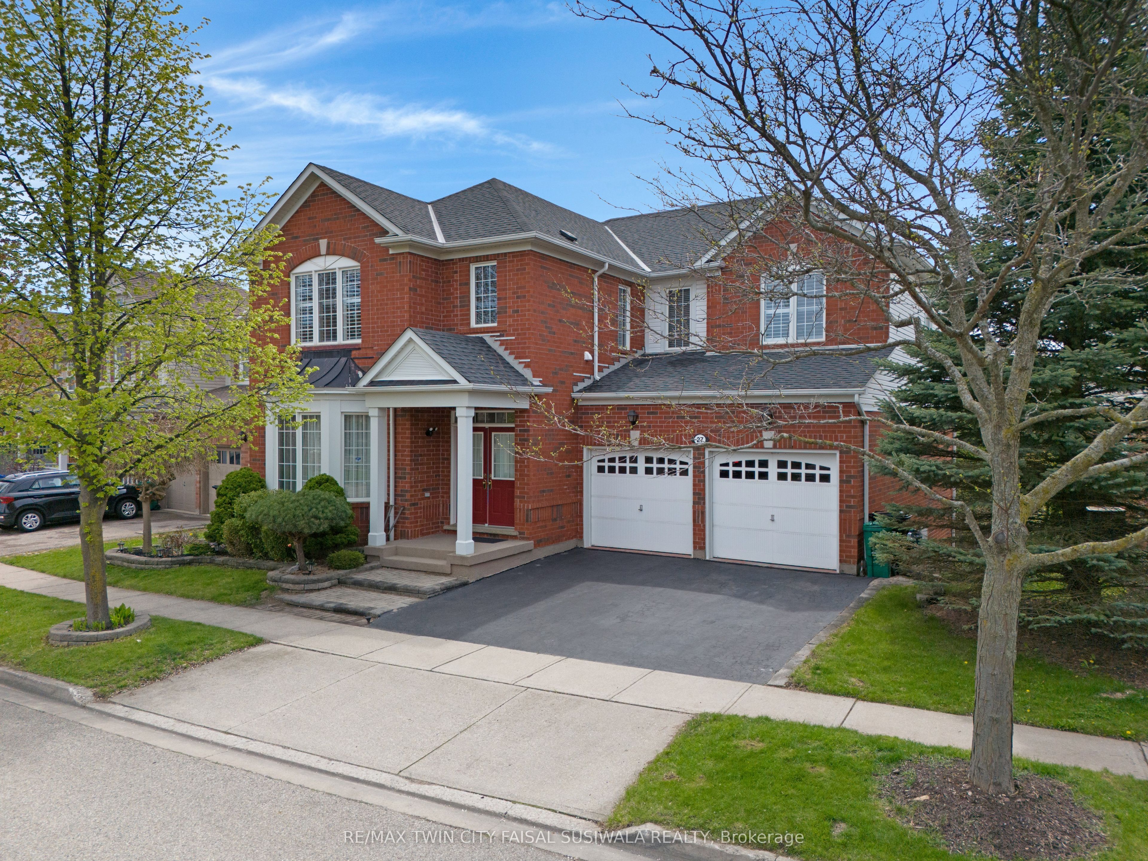 27 Glazebrook Crescent, Cambridge, ON, N1T 2H7