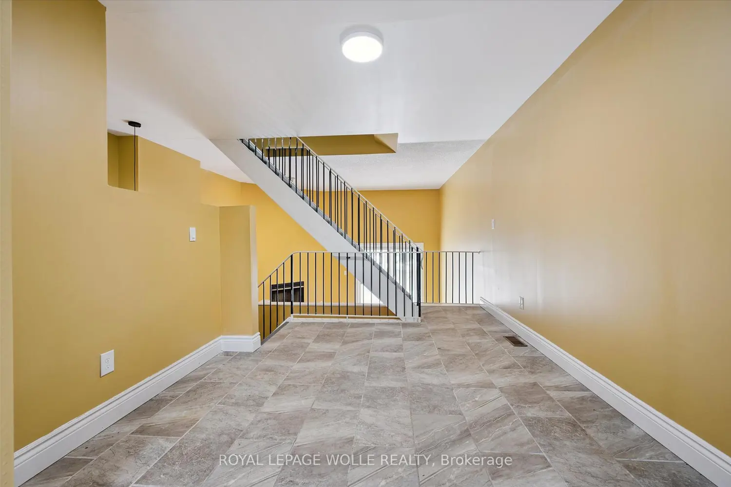 589 Beechwood Drive 43 photo 5