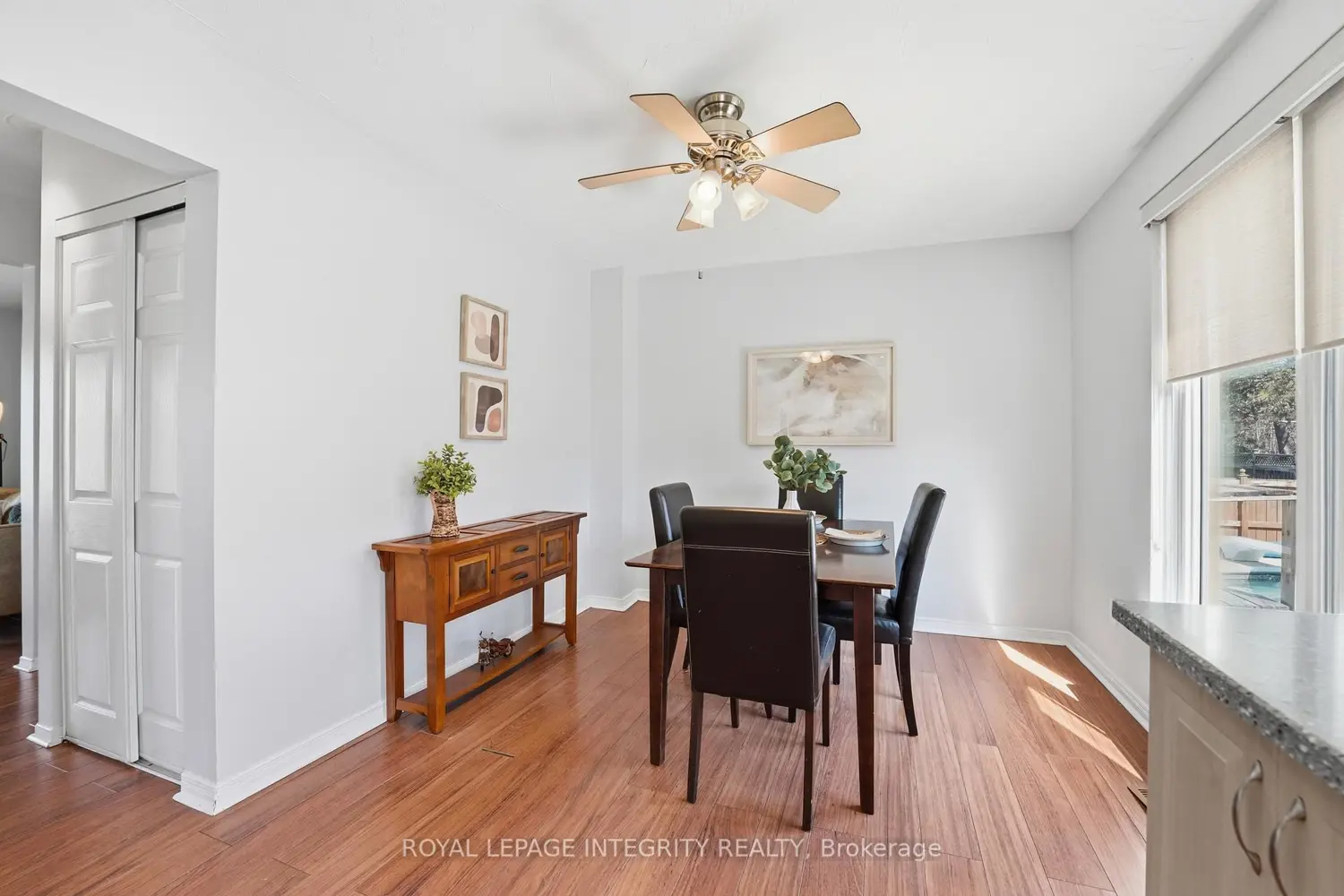 776 Vinette Crescent photo 4