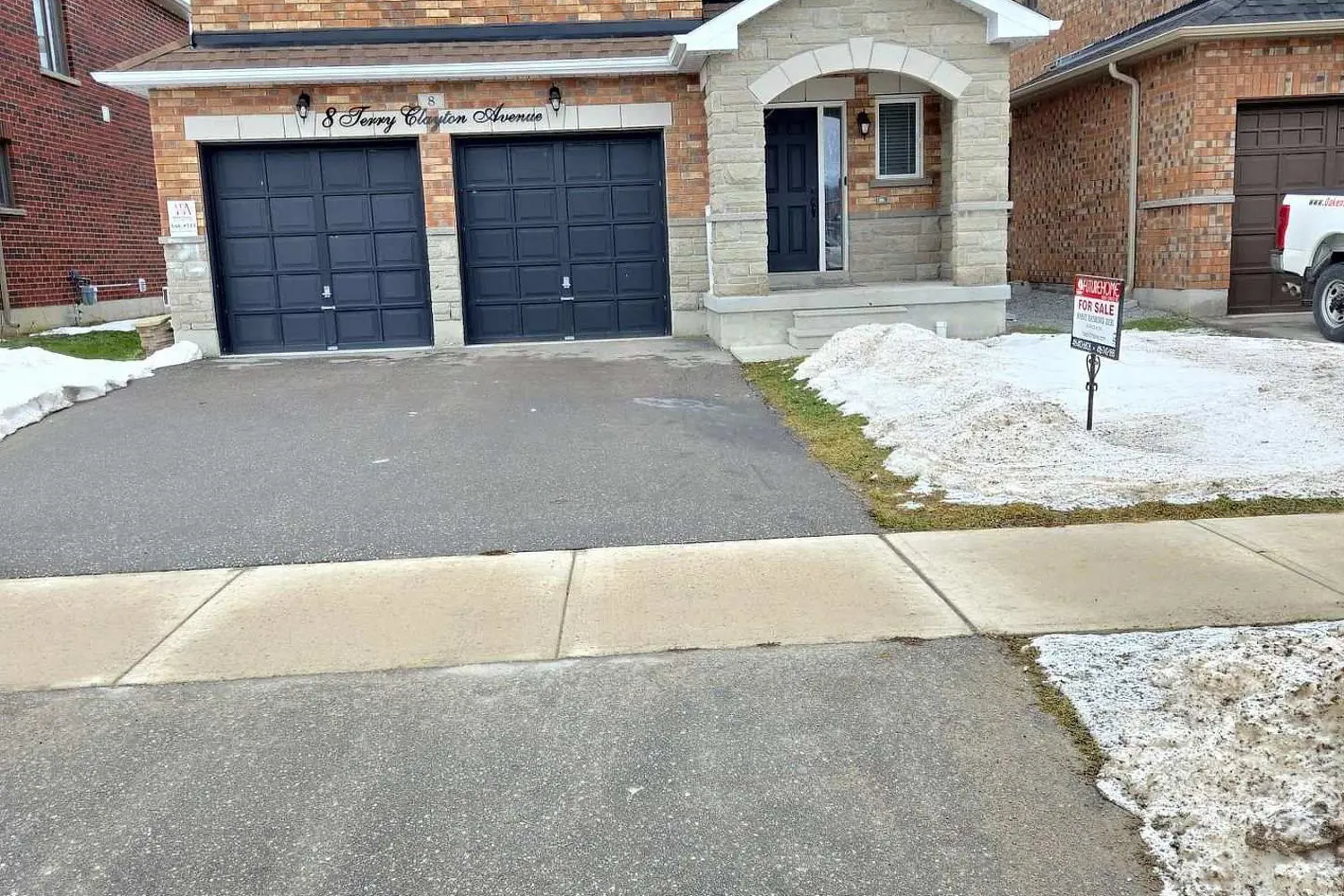 8 Terry Clayton Avenue