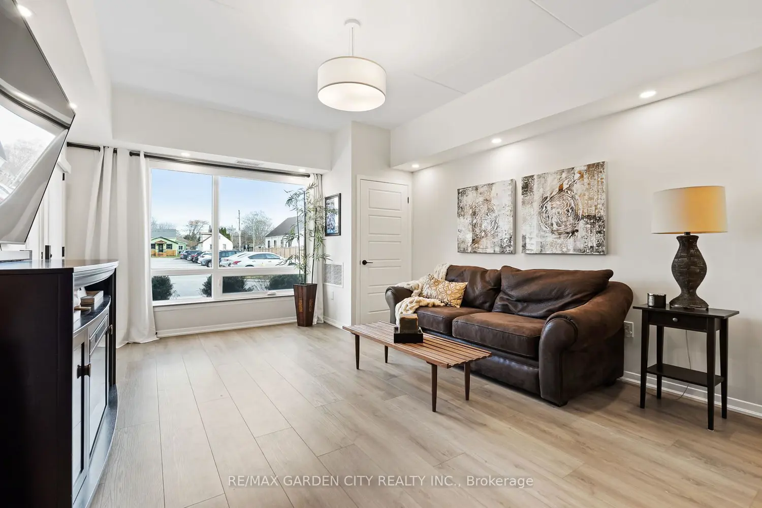 Additional image 13 of 3998 Victoria Avenue 105