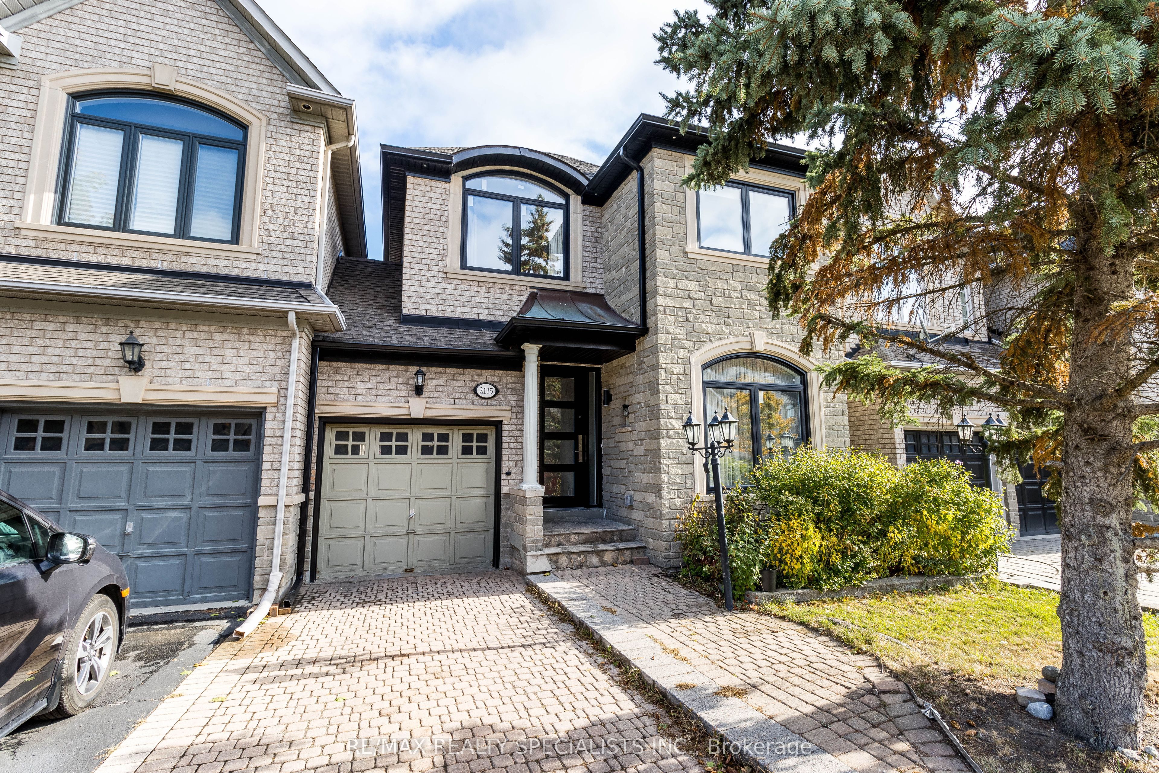 Additional image 2 of 2115 Pinevalley Crescent, Oakville, ON, L8H 6L8