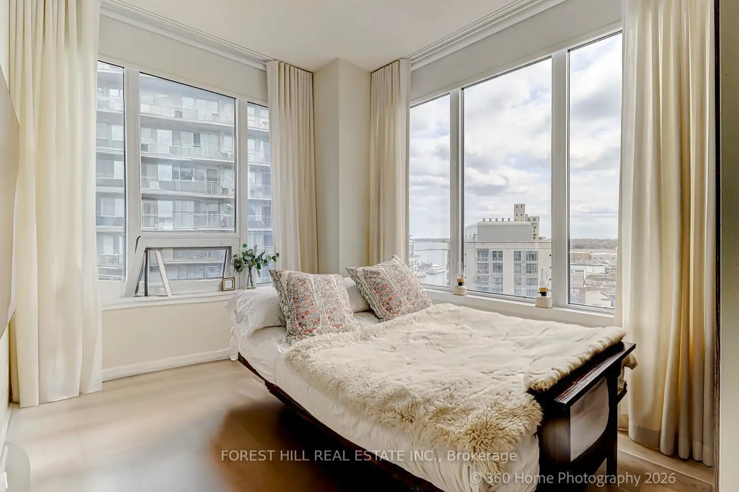 Additional image 7 of 17 Bathurst Street 1215