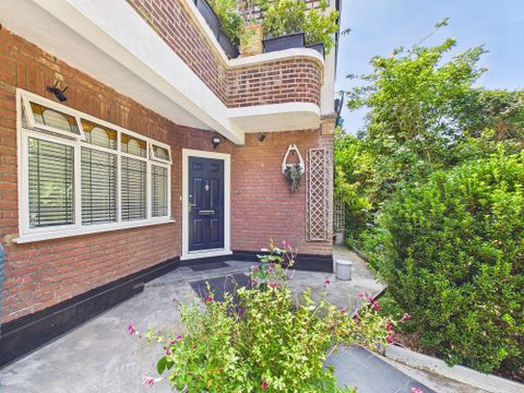Beechwood Park, London E18