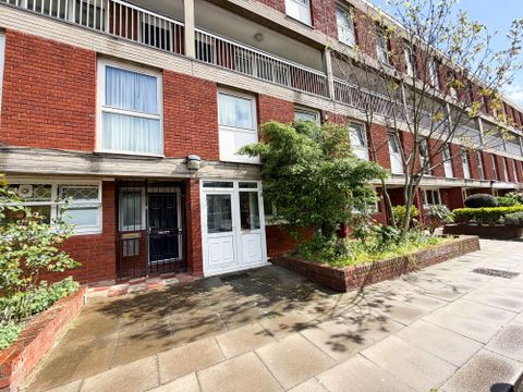 Emmott Close, London E1