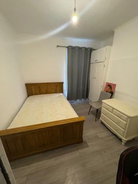 Senrab Street, London E1, Room to rent