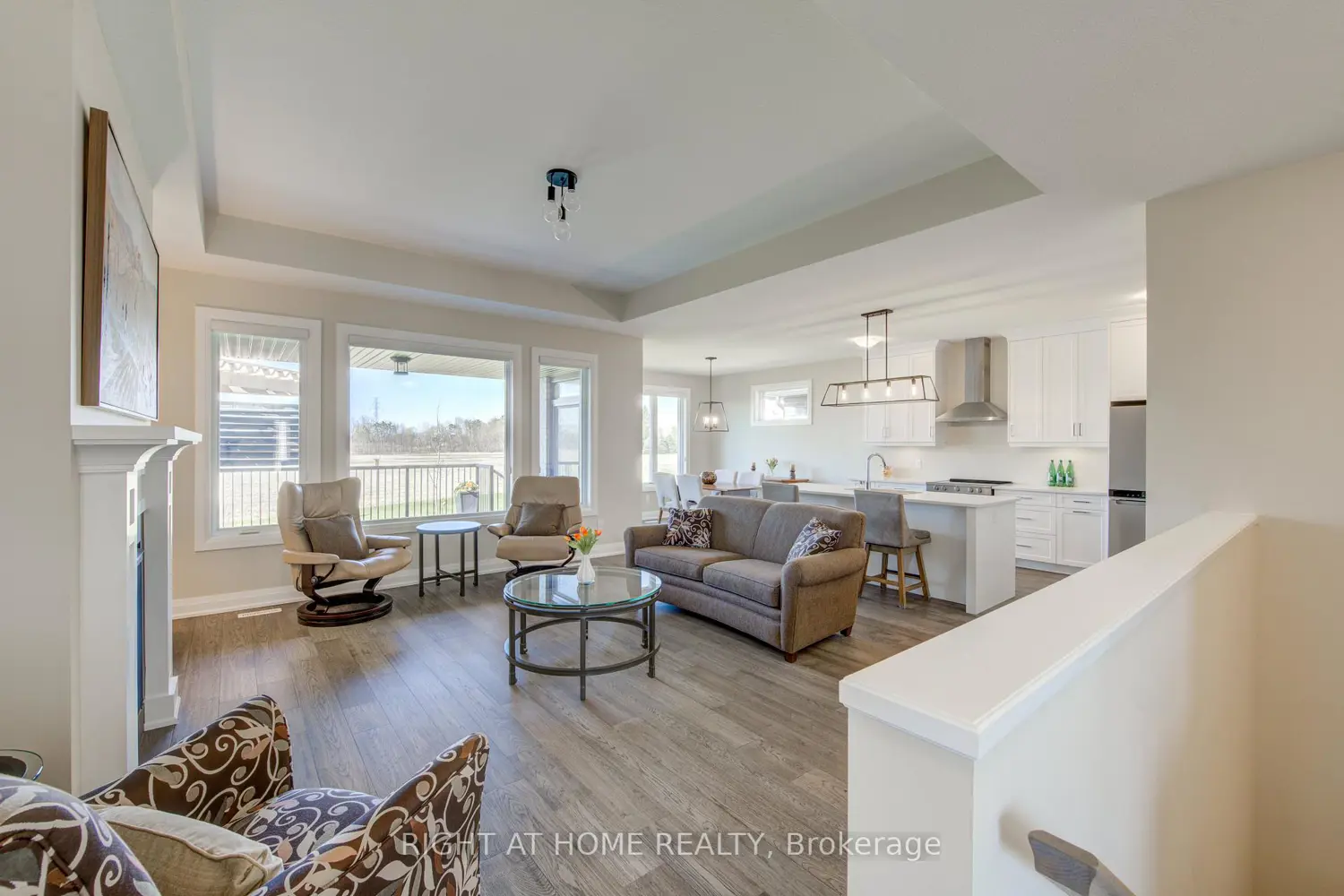 2043 Lockwood Crescent photo 5