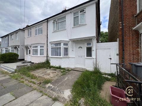 Rollit Crescent, Hounslow TW3