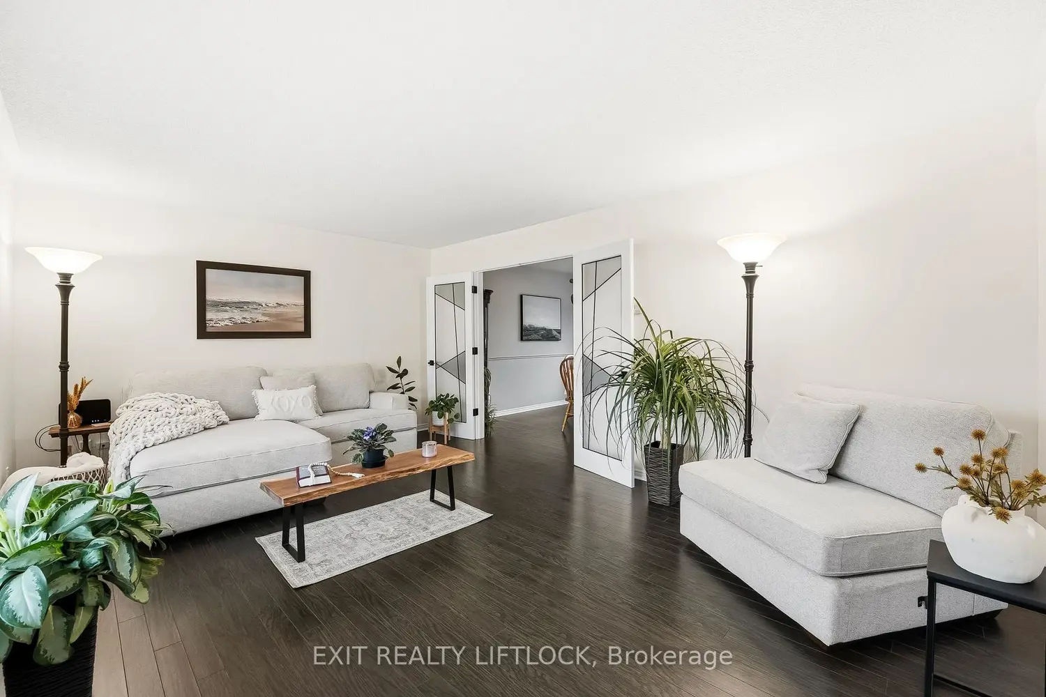 2285 Lynhaven Road photo 3