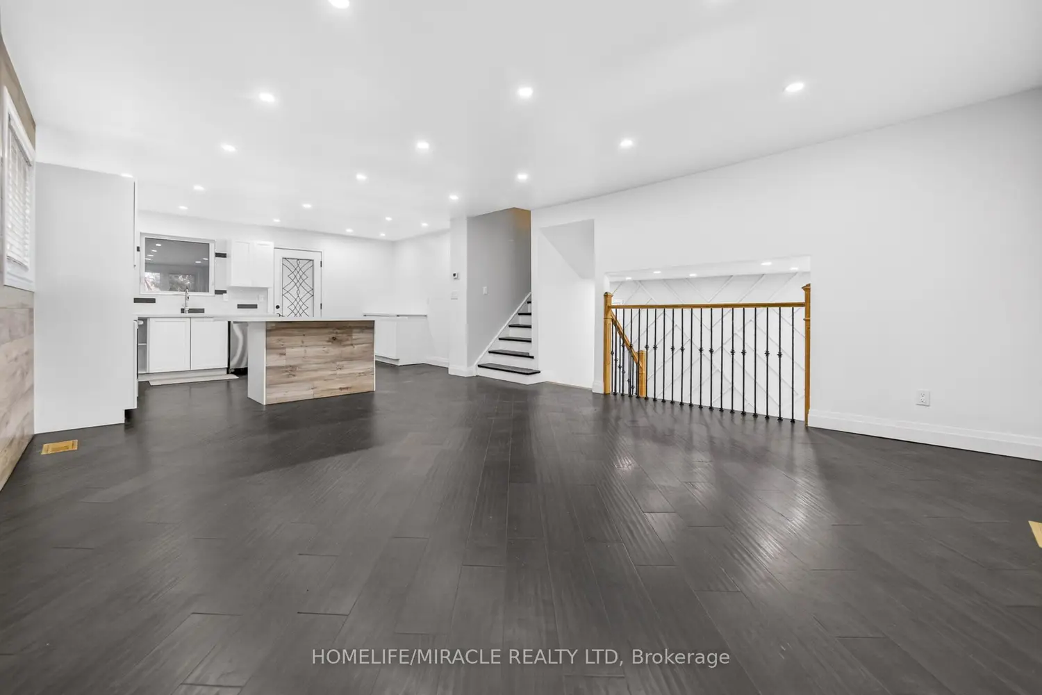 81 Watson Crescent photo 3