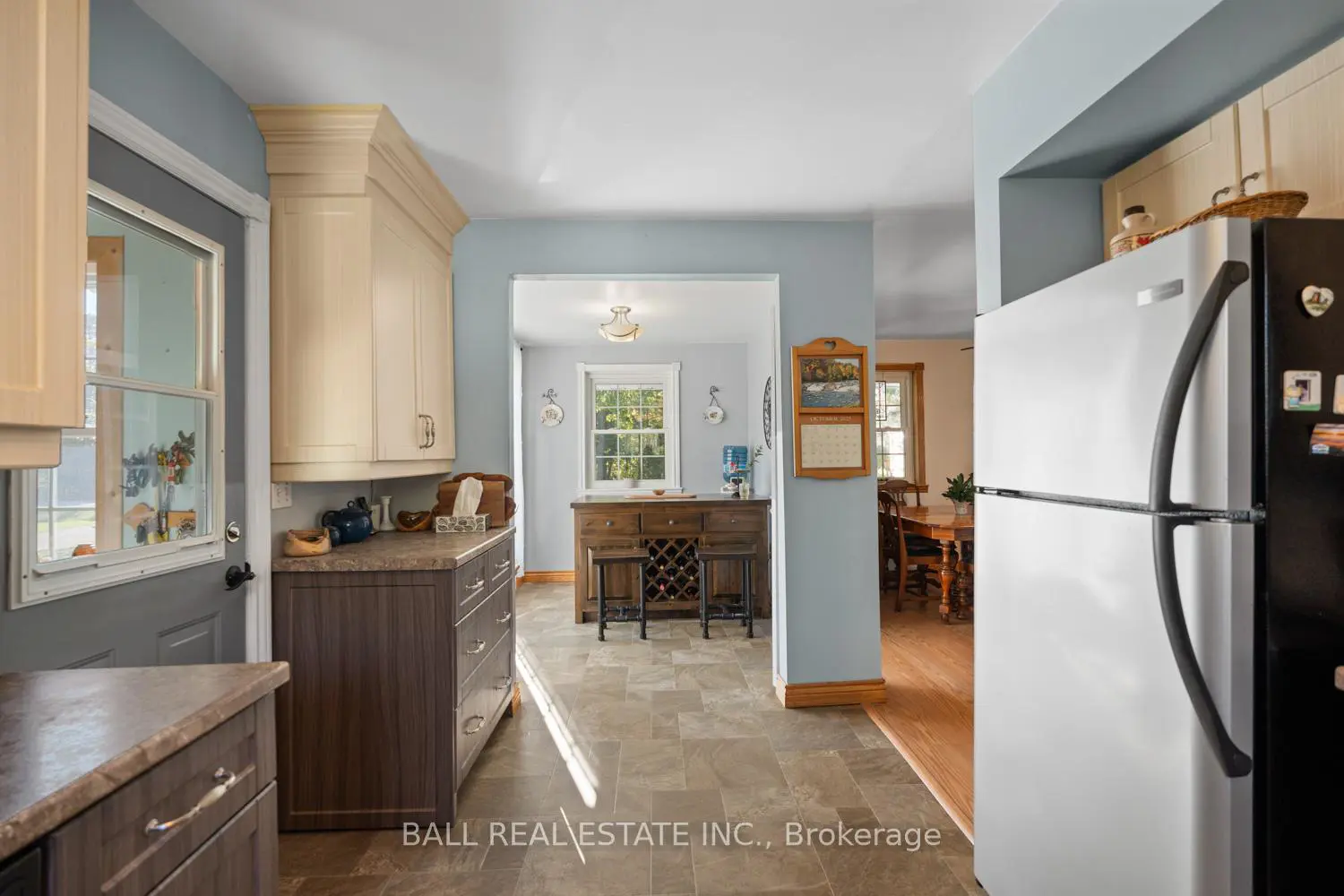 78 Thomas Drive photo 4