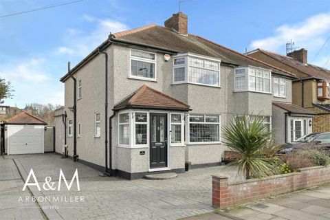 Naseby Road, Clayhall IG5