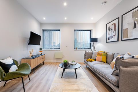 Clay, Salford Quays M50, Studio to rent