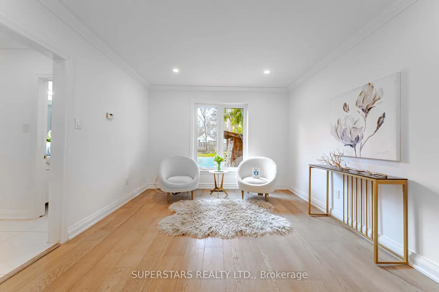 84 Lawrence Avenue photo 4