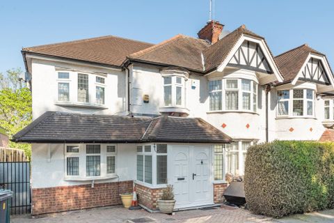 Lyndhurst Garden, Finchley N3