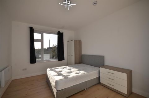 College Hill Road, Harrow Weald HA3, Room to rent