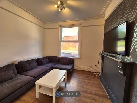 Grant Avenue, Liverpool L15, Room to rent