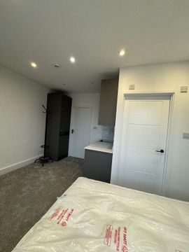 Wandsworth High Street, London SW18, Studio to rent
