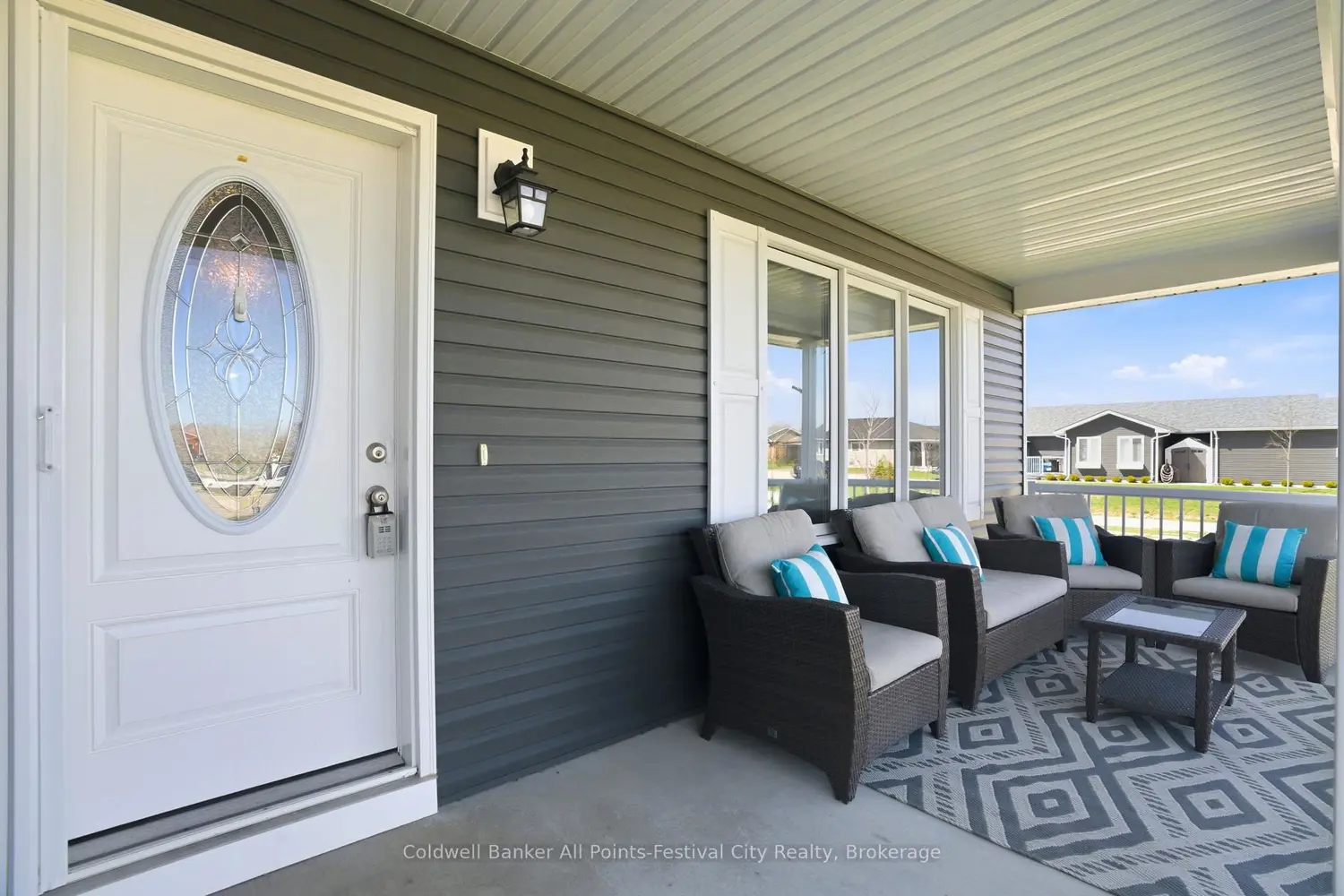 88 Lake Breeze Drive photo 2
