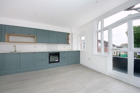Northfield Avenue W13