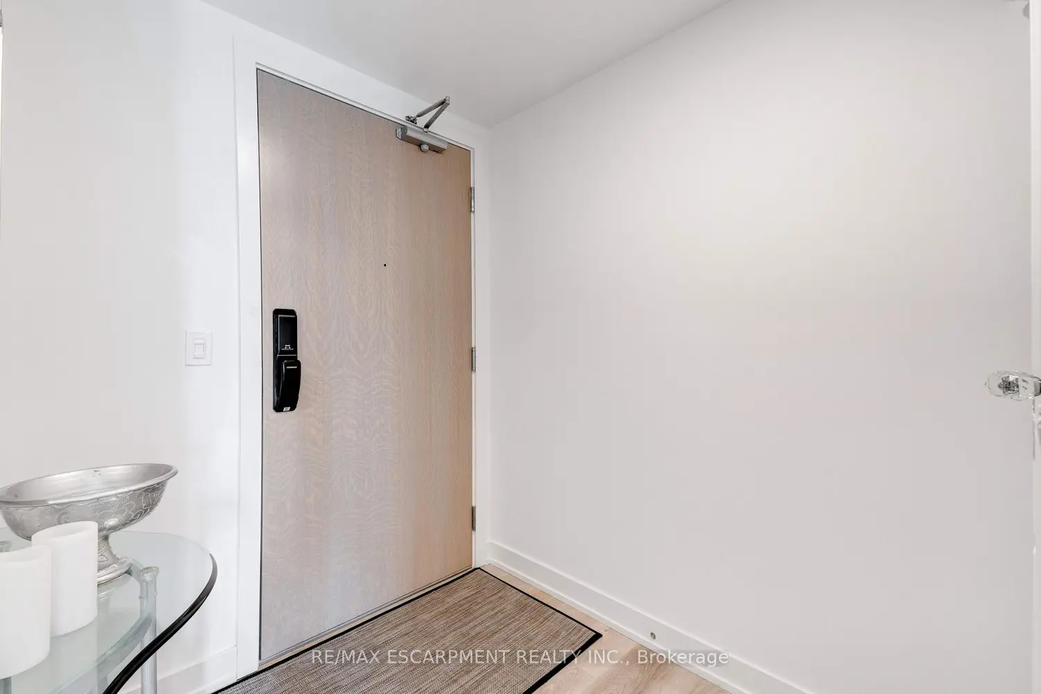 370 Martha Street 1707 photo 3