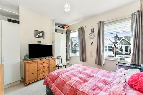 Ainslie Wood Road, Chingford E4