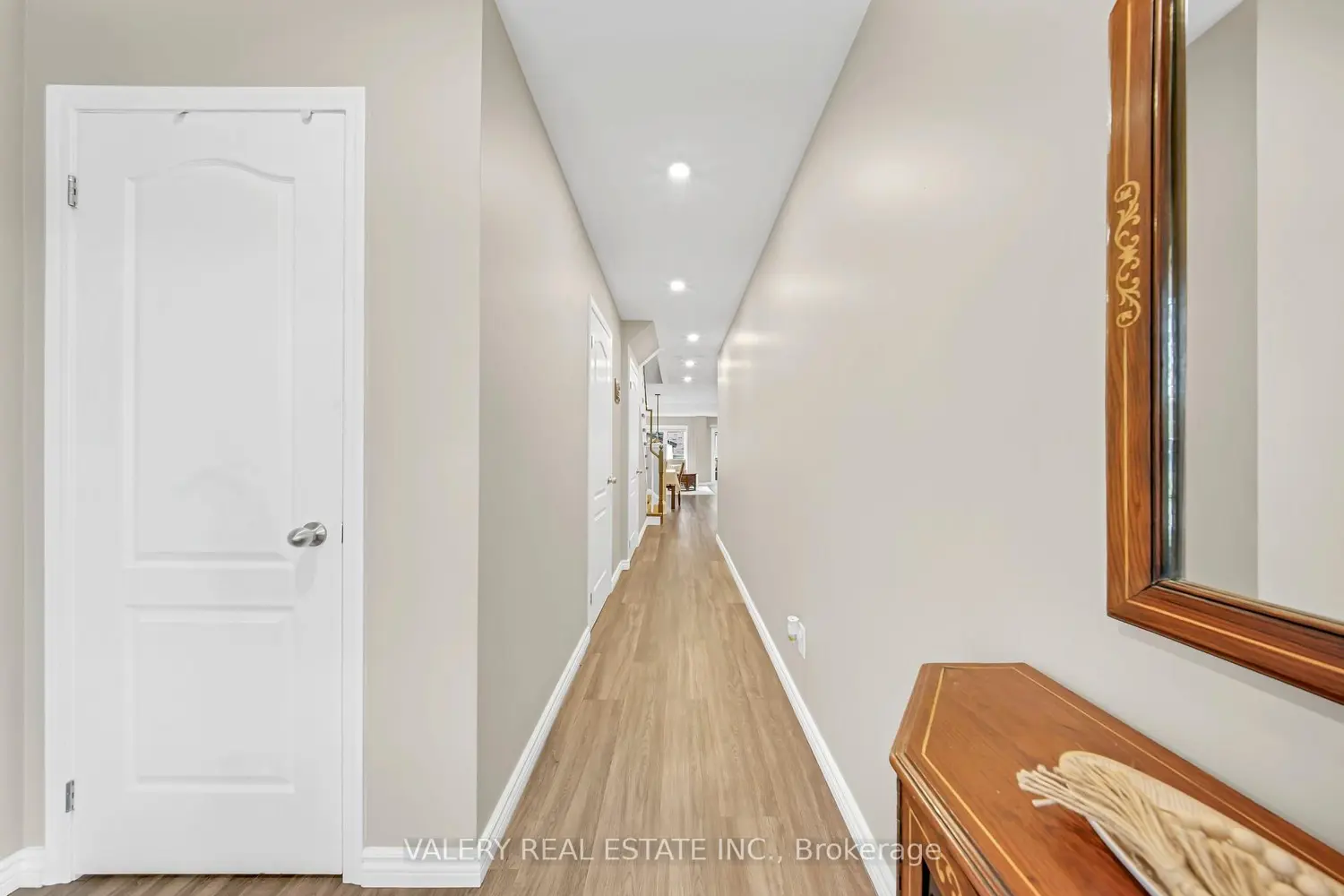 2442 Equestrian Crescent