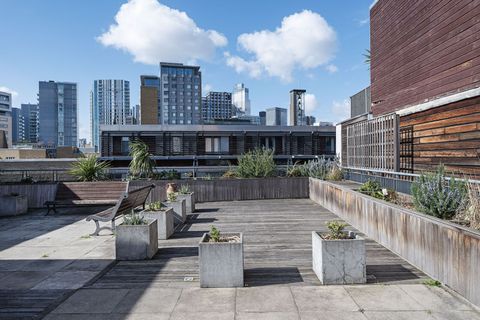 Plumbers Row E1, Aldgate, London
