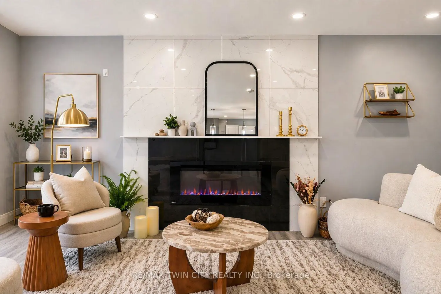 86 Carlyle Drive photo 3