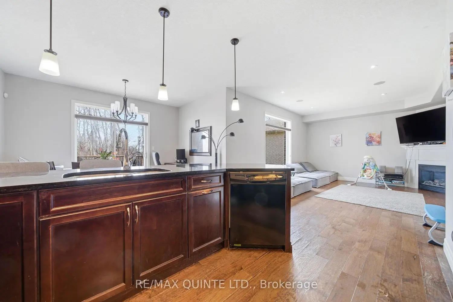 47 Hanover Court photo 2