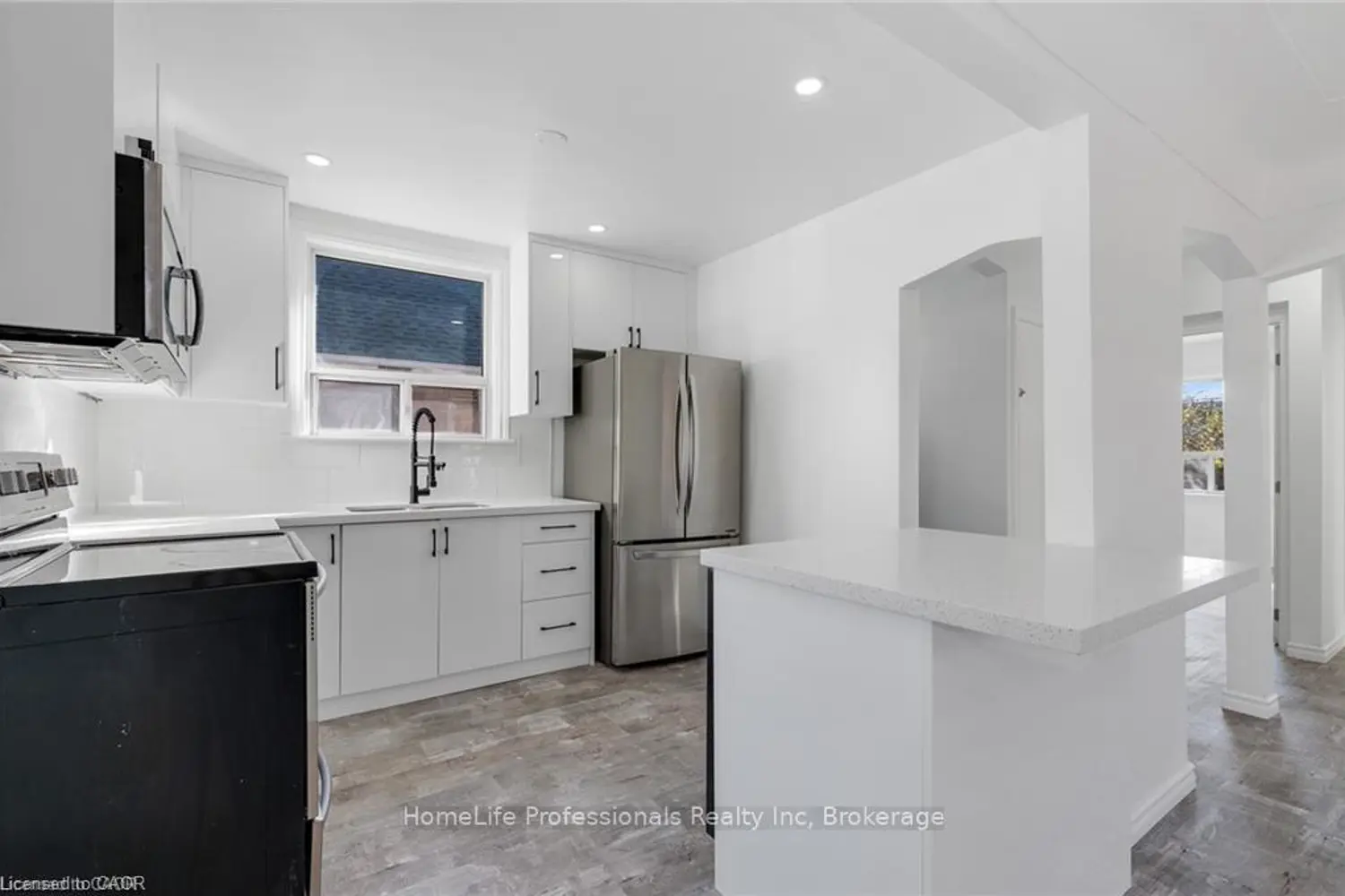 284 Brucedale Avenue photo 2