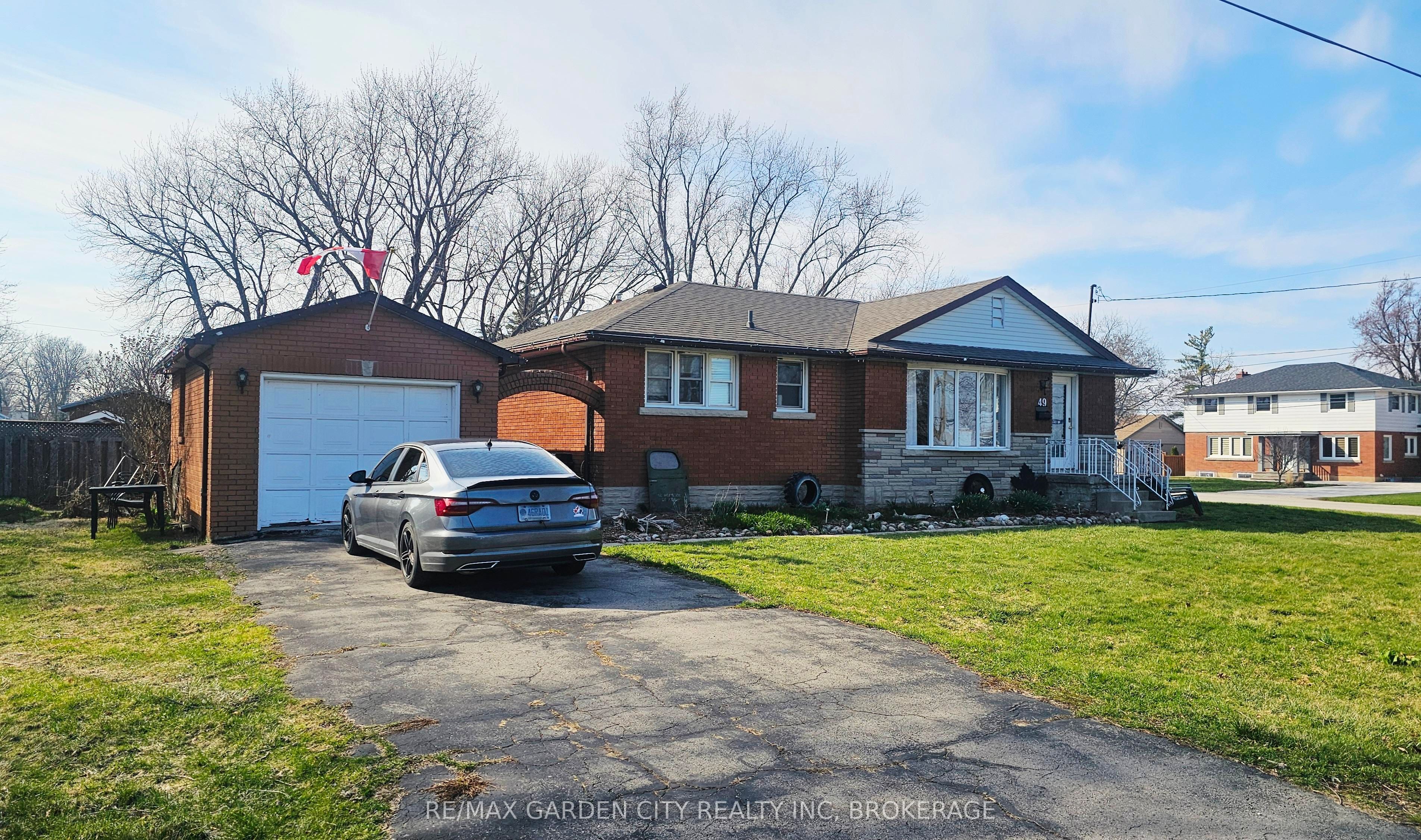 49 Whittaker Avenue, Grimsby, ON, L3M 3J3