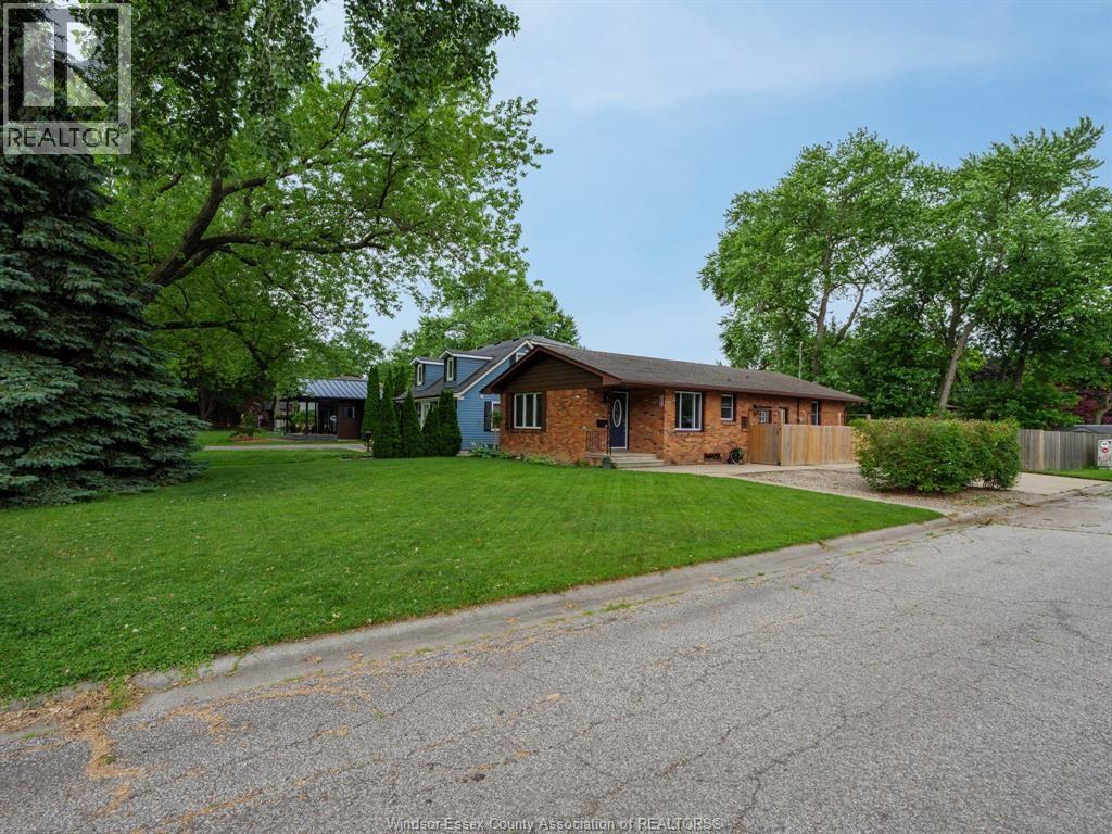 305 Edgewater Boulevard, Tecumseh, ON, N8N2G9 photo 3