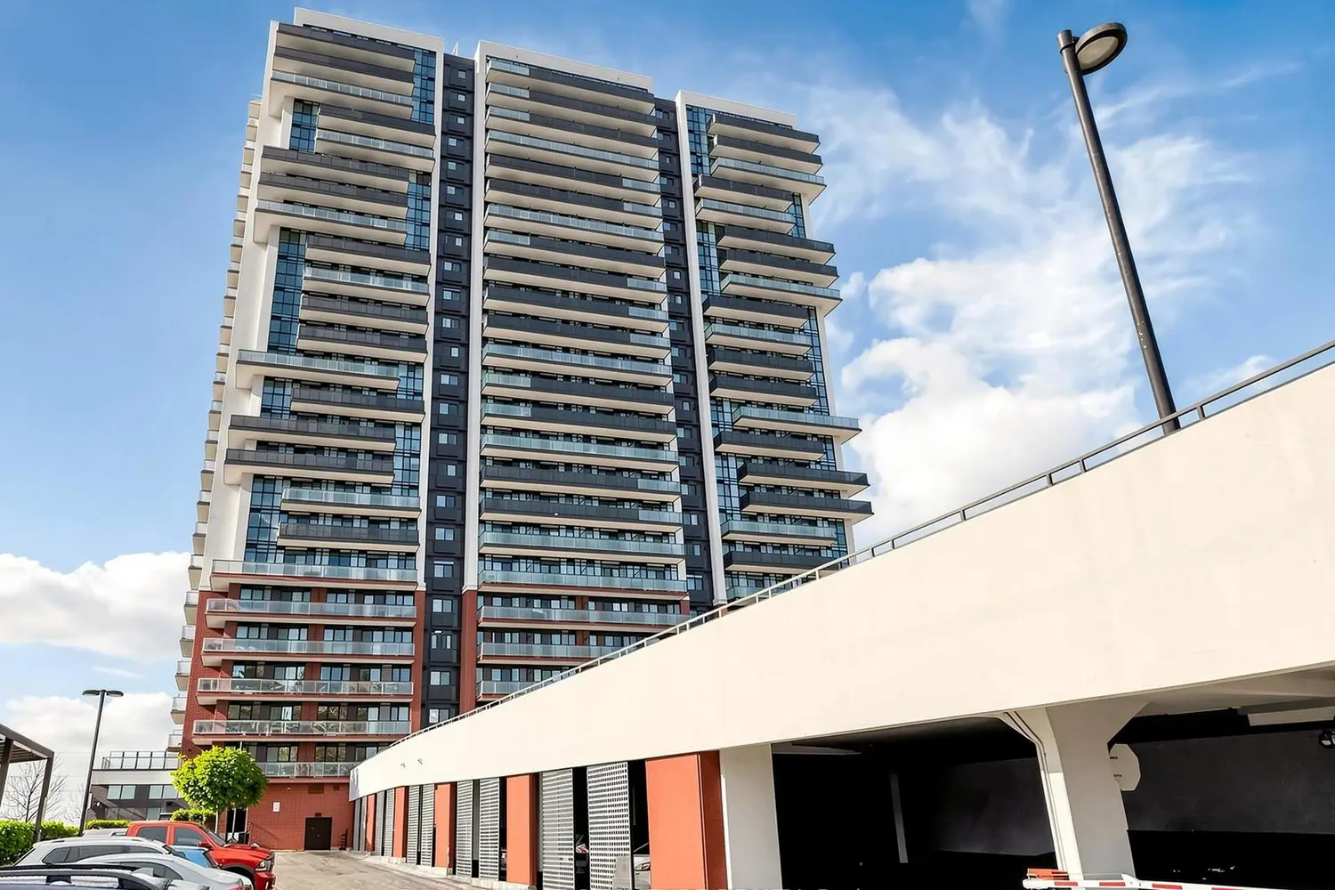 2550 Simcoe Street 2121 photo 2